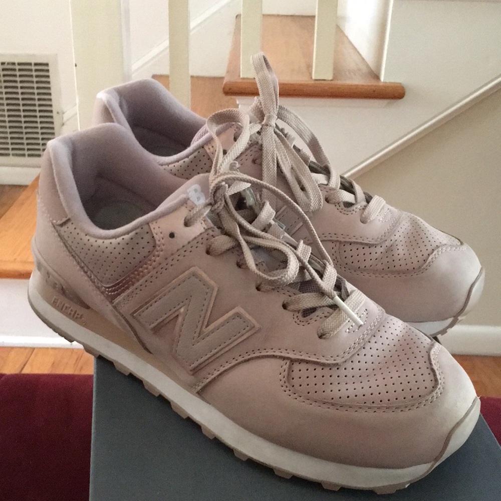 New Balance Women's Sneakers in Light Pink/Beige